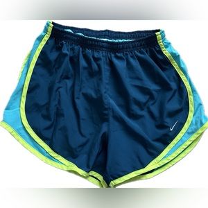 Nike Tempo run shorts in green size small